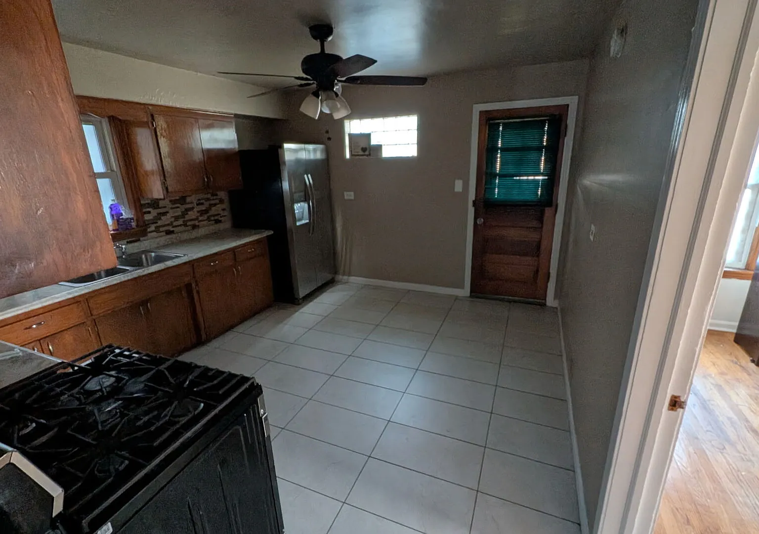 3 bed, 1300 sqft, $1,700 — Photo 3