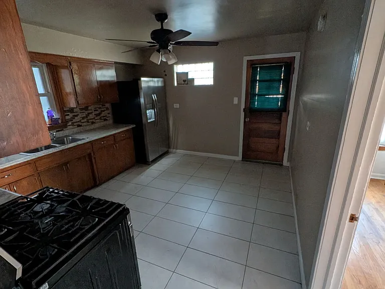 1619 E 86th Pl #1 — Photo 3