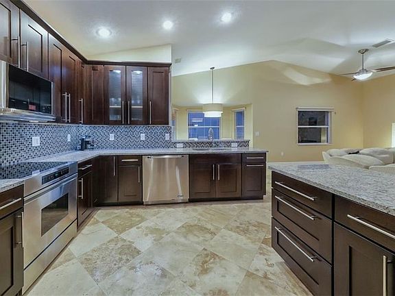 3rd image of 9691 Knightsbridge Cir