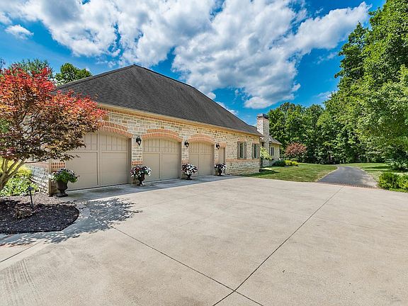 4th image of 324 Gleneagles Dr