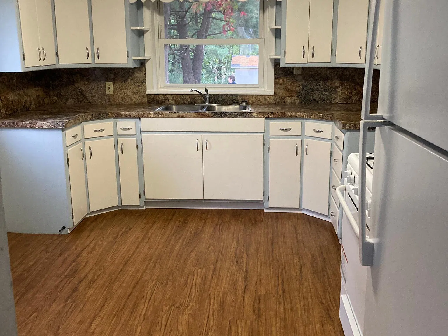 2274 Chester Avenue — Photo 3