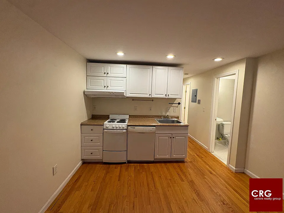 28 Phillips St #M