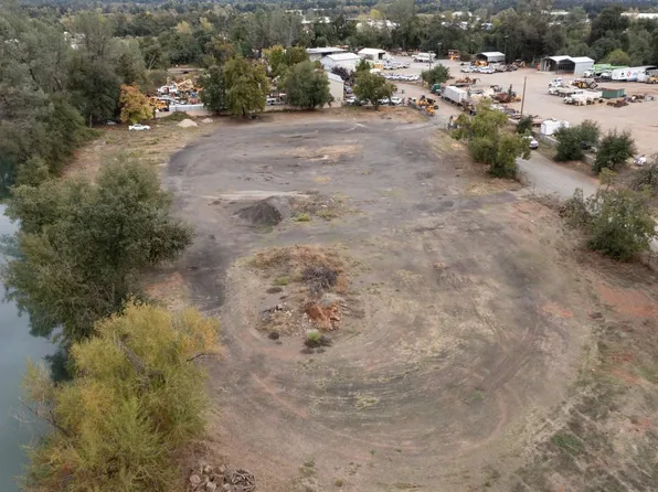 Nut Tree Ln, Anderson, CA 96007