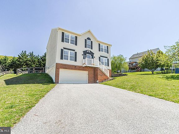 2nd image of 271 Courtney Ct