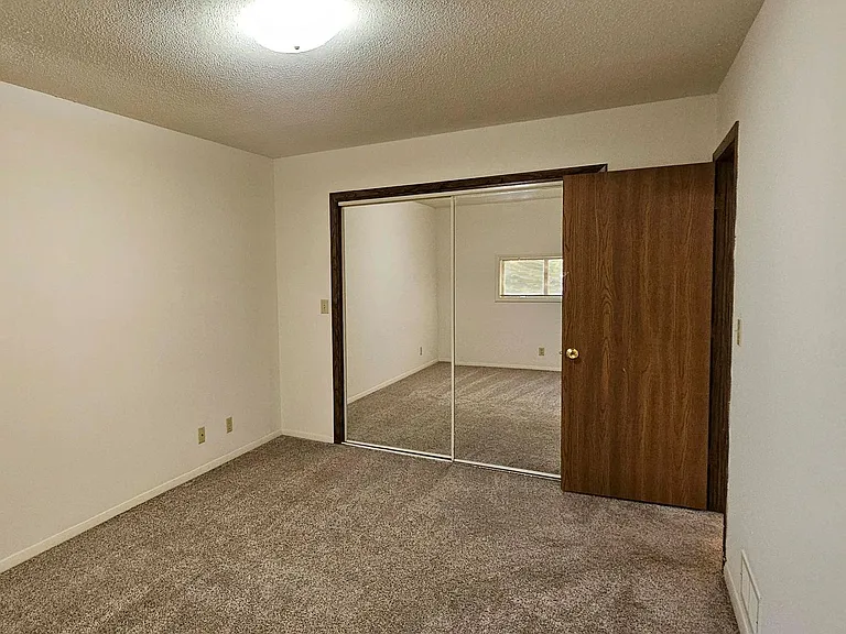 904 Hartwell Dr — Photo 17