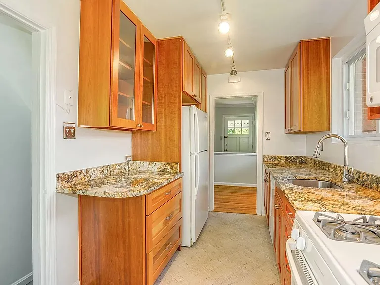 3317 Glenway Dr — Photo 8