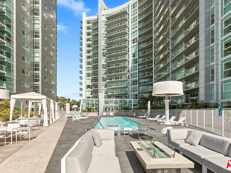 13600 Marina Pointe Dr #1507 — Photo 27