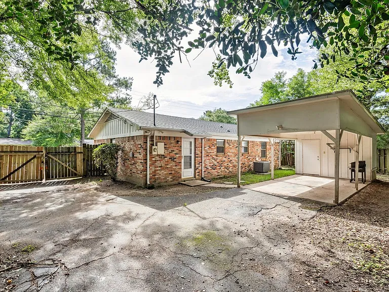 504 Farnell Ln — Photo 16