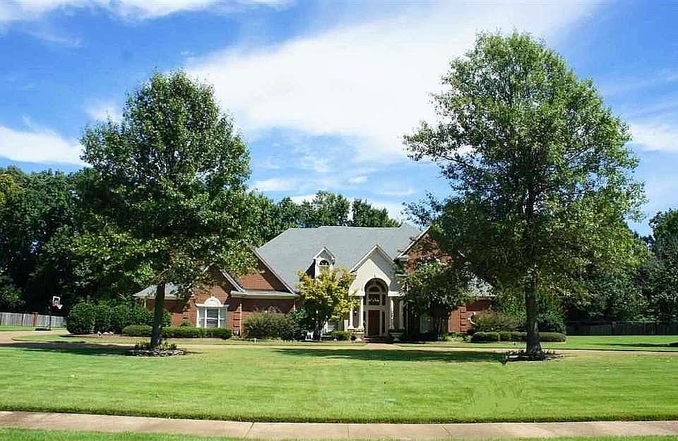 1st image of 2670 Fox Hill Cir E