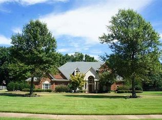 2670 Fox Hill Cir E, Germantown, TN 38139