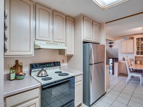 5th image of 129 Beaumont Dr
