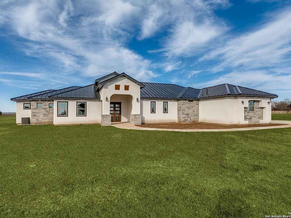 1st image of 202 Venado Oaks