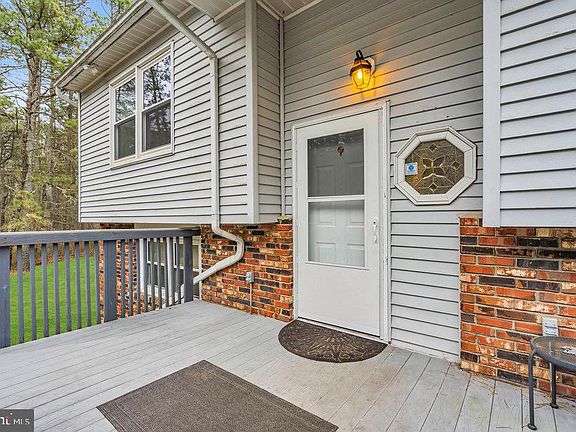 5th image of 210 White St