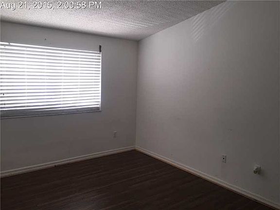 5th image of 2204 SE 24th Pl #2204