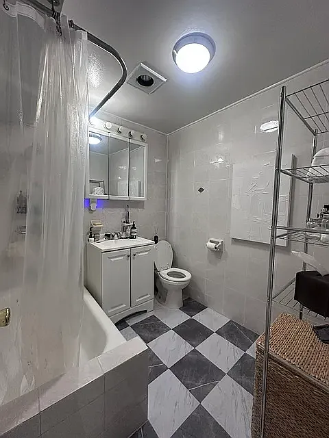 44 Perry Street — Photo 4