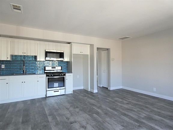 3rd image of 152 W Hillcrest Blvd APT 4