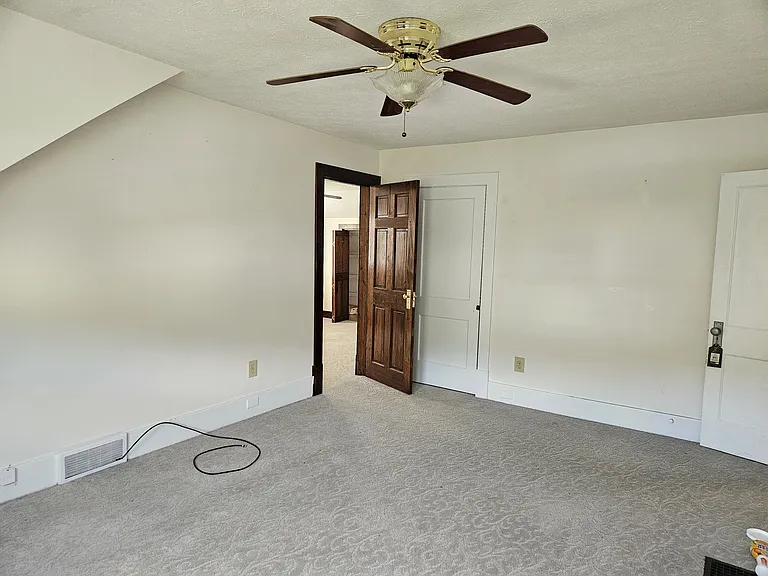 1725 Moore Ave — Photo 18
