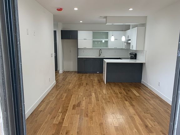 3rd image of 141 Woodbine St #4