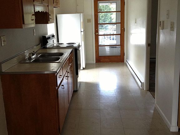 2nd image of 300 Main St #5