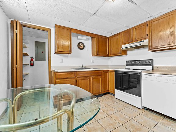 5th image of 806 A&b Price St