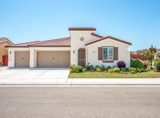 812 Graybark Ave, Clovis, CA 93619