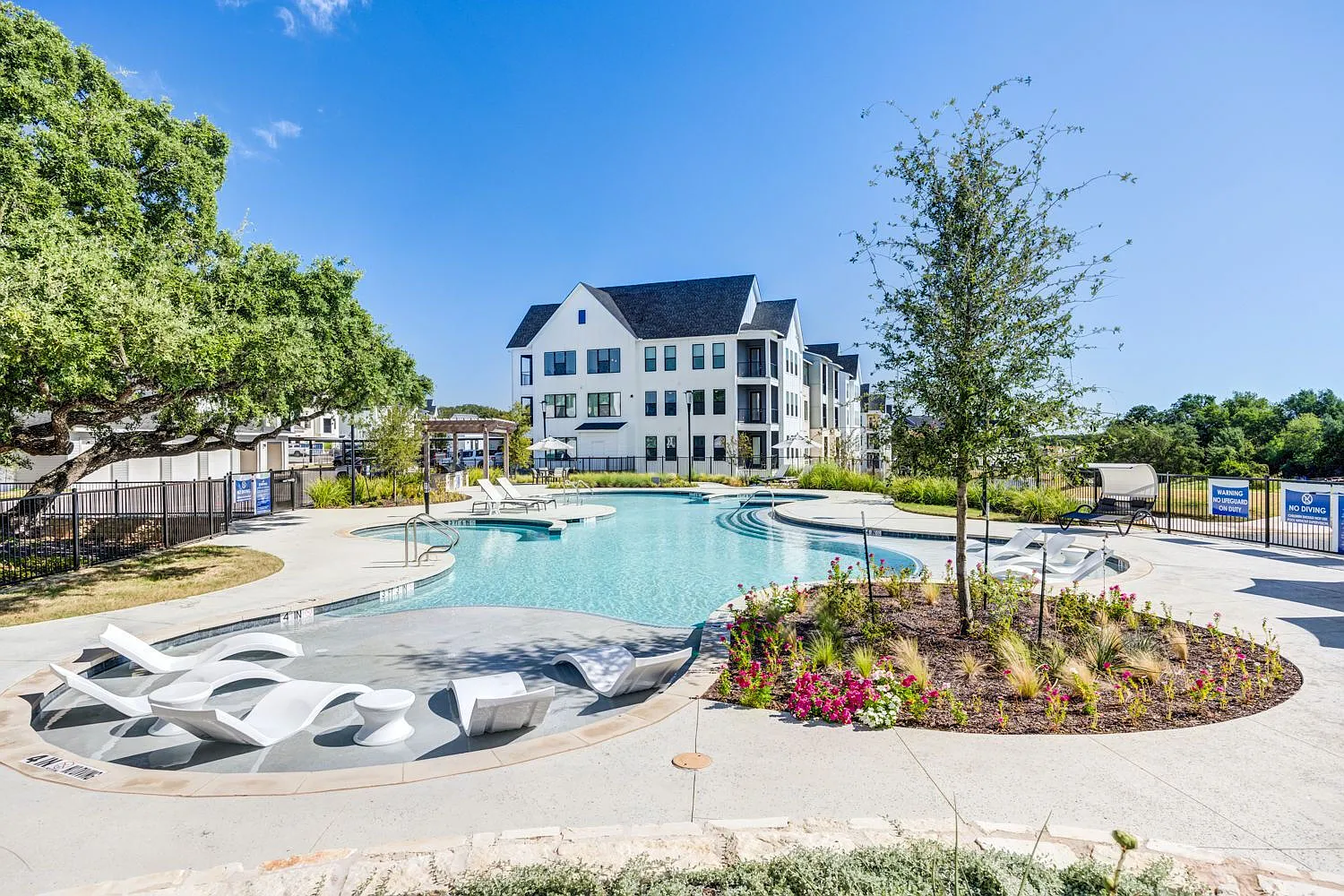 Water's Edge Townhomes — Photo 1