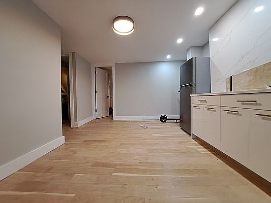 3rd image of 135 Quincy St #2