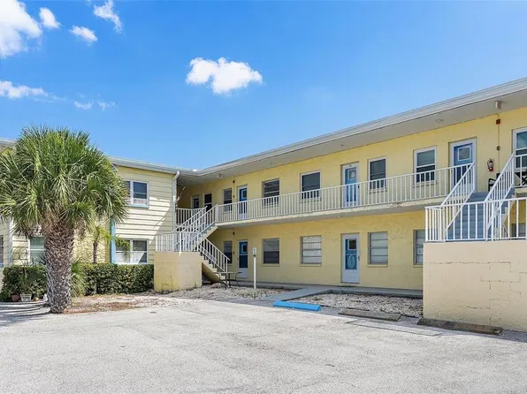 9895 1st St E APT 9, Treasure Island, FL 33706