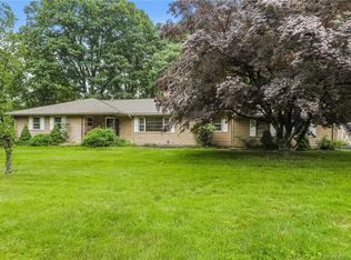 10 Stone Fence Ln, Newtown, CT 06470
