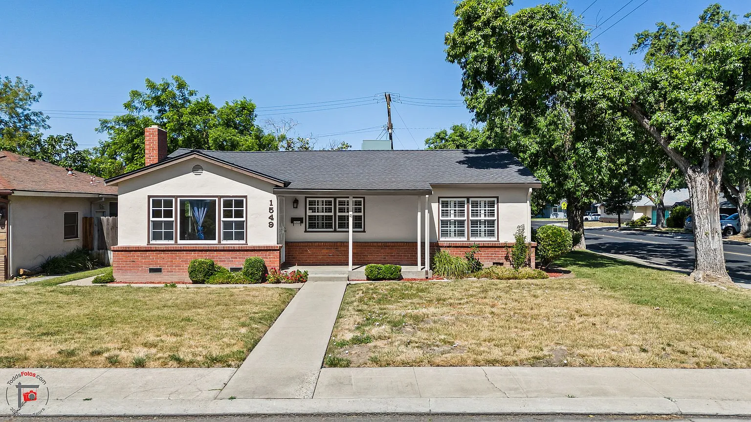 1549 Bronson Ave photo 1