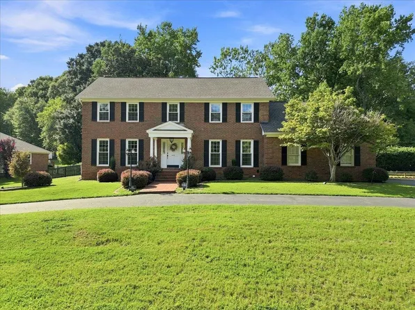 410 Thornhill Dr, Spartanburg, SC 29301