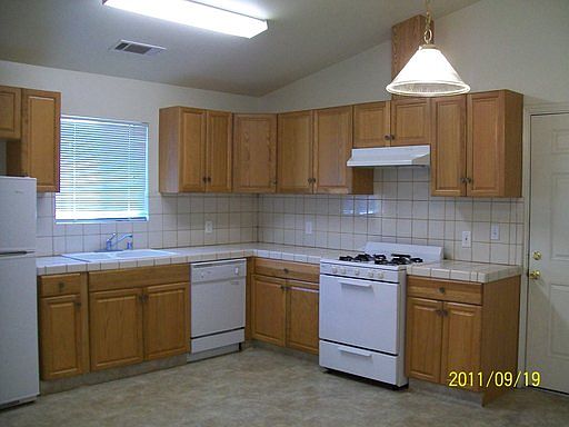2nd image of 828 N Plano St APT 1