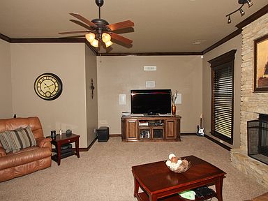 Family Room w/7.1 Surround Sound System