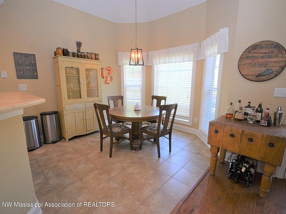 5th image of 3326 Mountain Ash Dr
