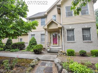 2606 Briar Cliff Dr, Highland, MI 48357