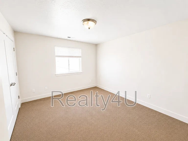 44 W 470 N — Photo 5