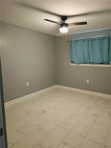 2325 Yorktowne Dr — Photo 10
