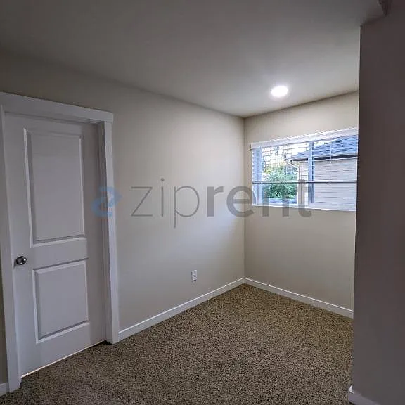 Office/Sitting area in Master suite