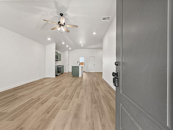 3rd image of 1302 Saratoga Ave