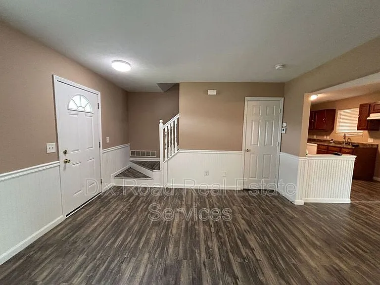460 Peyton Dr — Photo 8