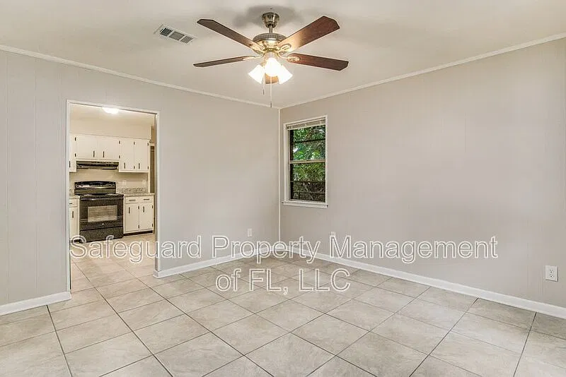 2 bed, 1.0 bath, 810 sqft, $1,150 — Photo 2