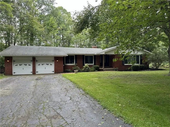 7249 Regal Dr, Conneaut, OH 44030