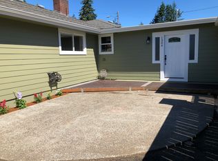 1304 Ocean Ct, Coos Bay, OR 97420