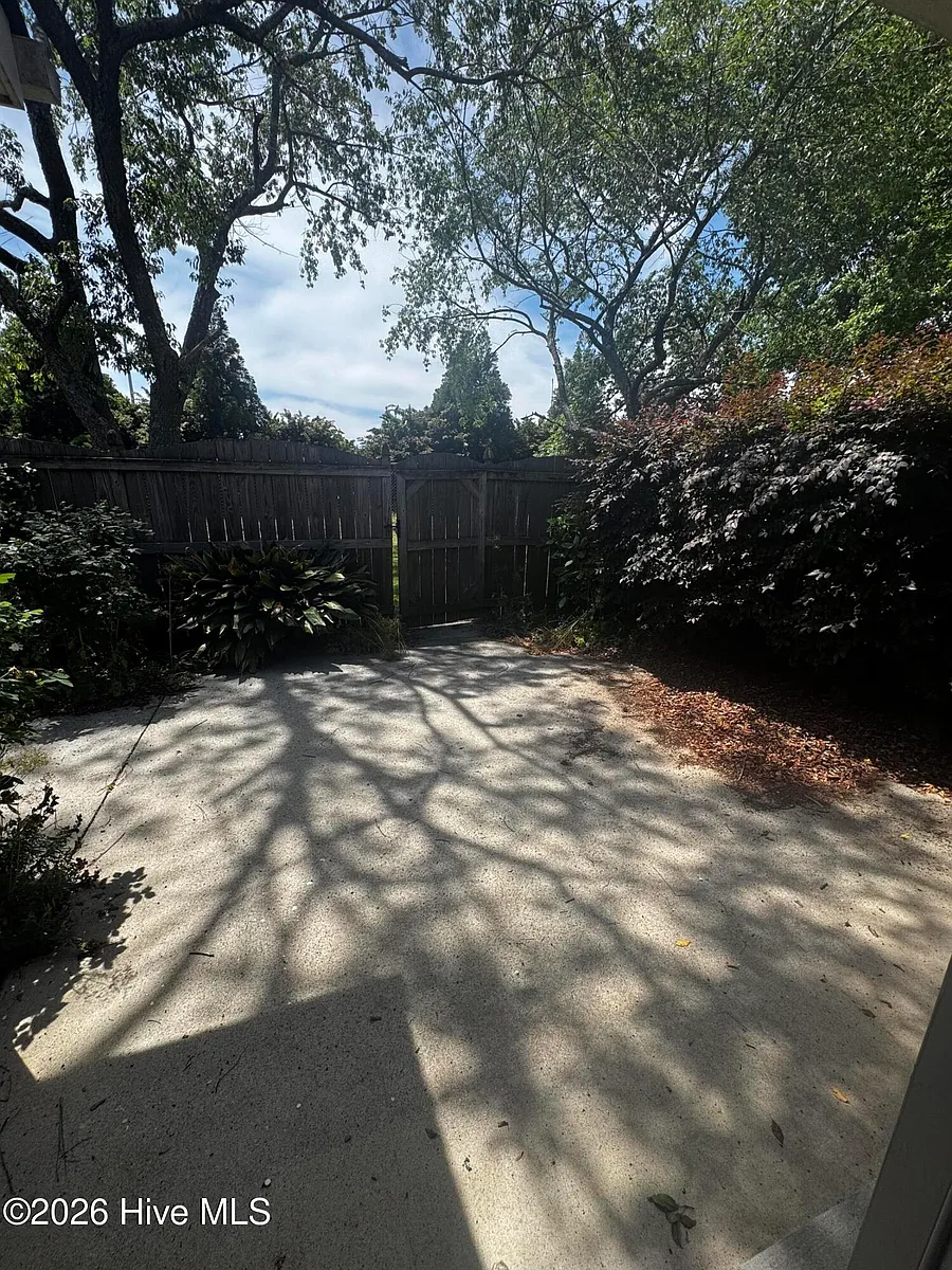 Building Photo - 2015 Quail Ridge Rd #F
