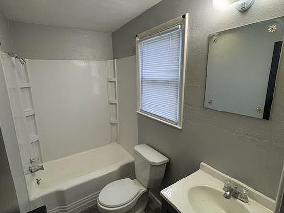 5th image of 1403 Indiana #3-4