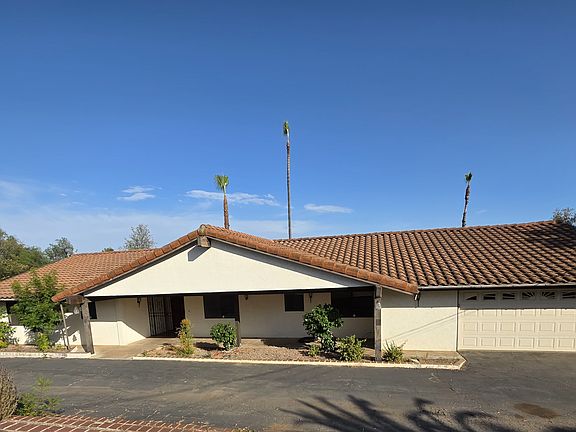 3rd image of 14705 Vesper Rd