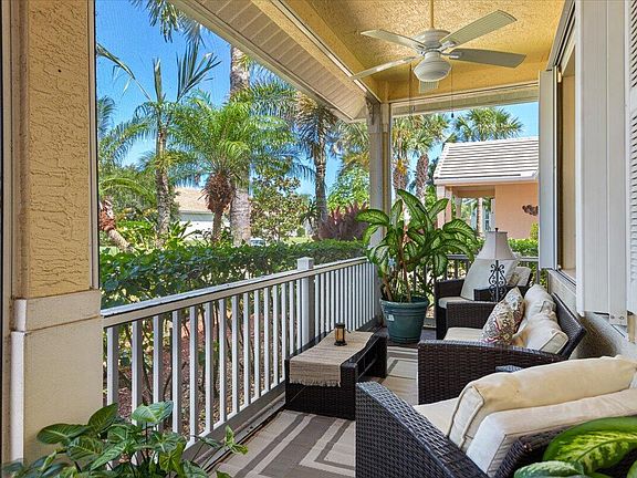4th image of 105 NW Summerville Court