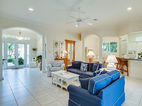 4th image of 1321 W Island Club Sq