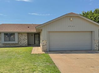 2904 Broadway Ter, Moore, OK 73160