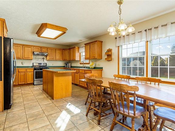 5th image of 309 Greenview Ct